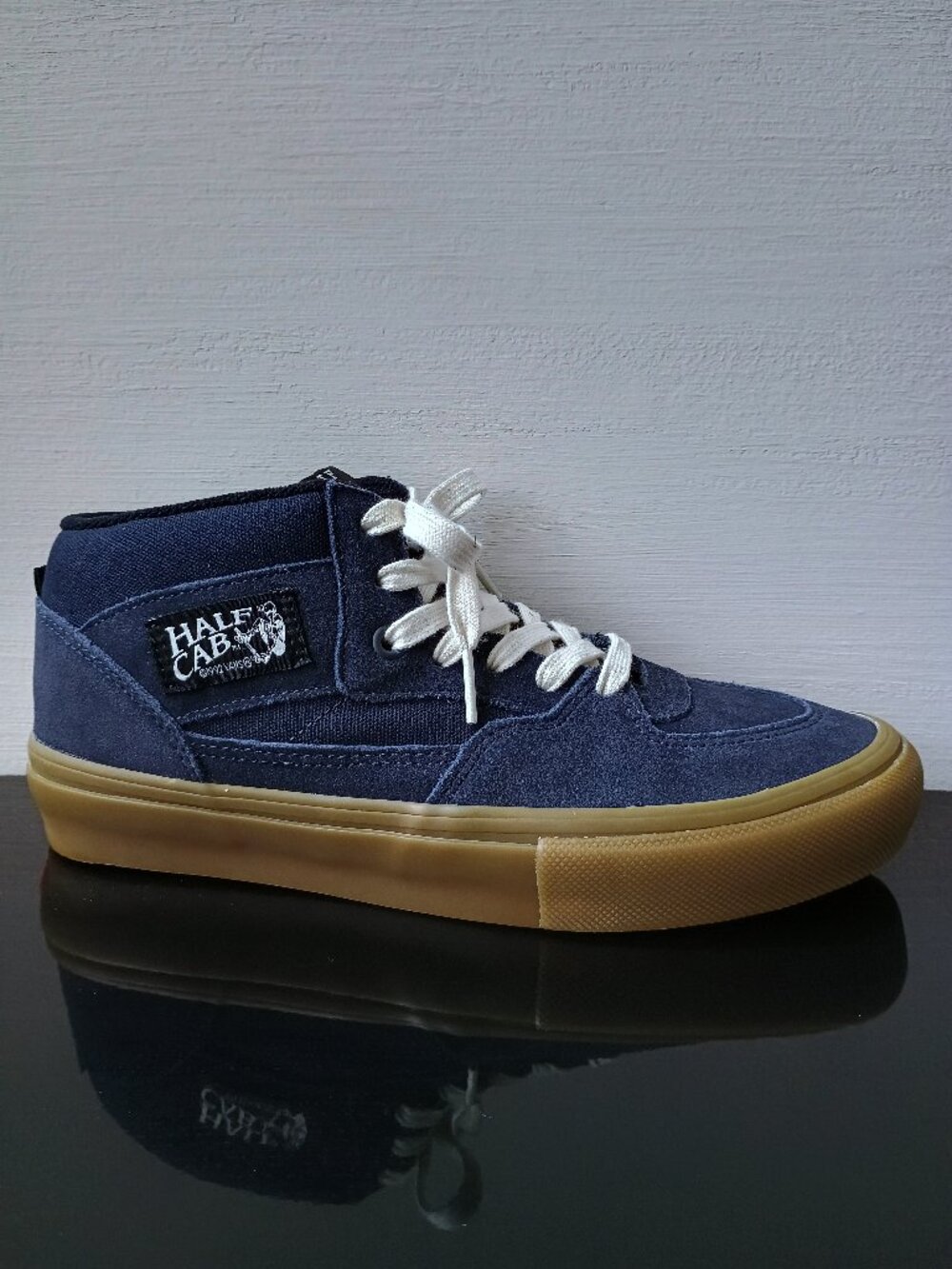 Vans Men's Skate Half Cab Suede / Canvas Sneaker in Timeless Elegance Navy / Gum